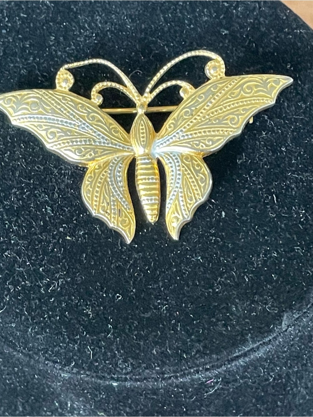 Vintage Spanish Damascene Gold & Silver Tone Scrollwork Butterfly Brooch - Picture 3 of 5